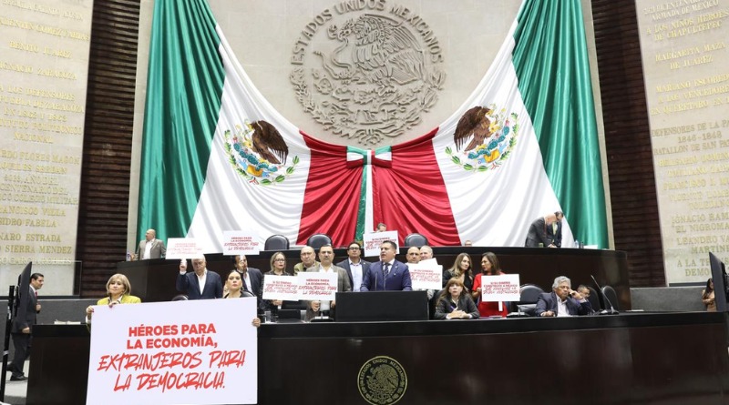 AVALAN REFORMA CONTRA DOBLE NACIONALIDAD