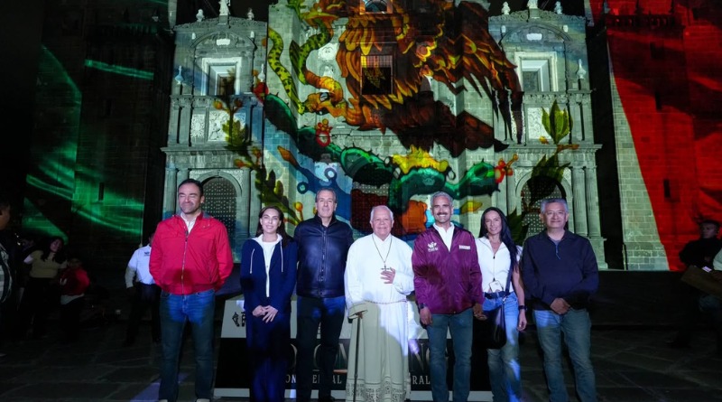FIESTAS PATRIAS TRANSFORMAN LA CATEDRAL CON BRILLANTE ILUMINACIÓN