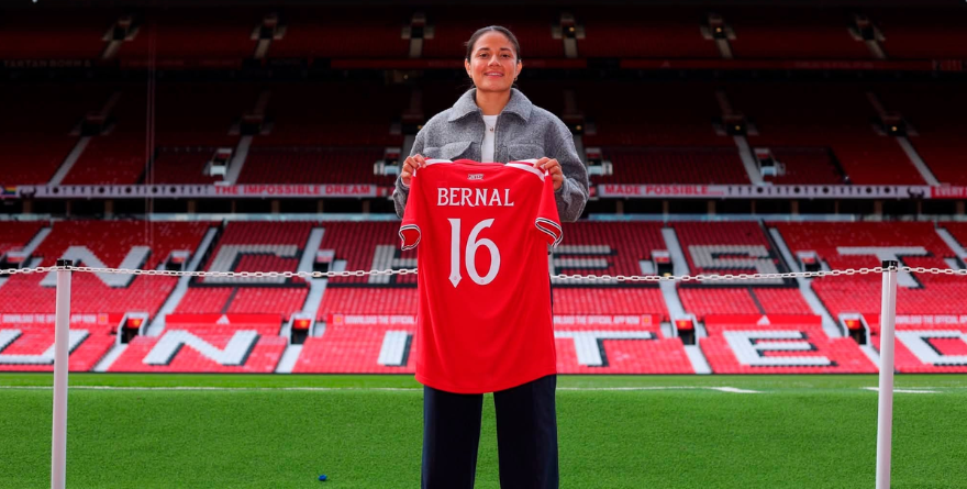 HISTÓRICO PERO AMARGO DEBUT DE REBECA BERNAL