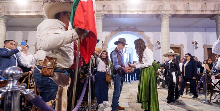 RENUEVAN FUEGO SIMBÓLICO EN LA ALHÓNDIGA