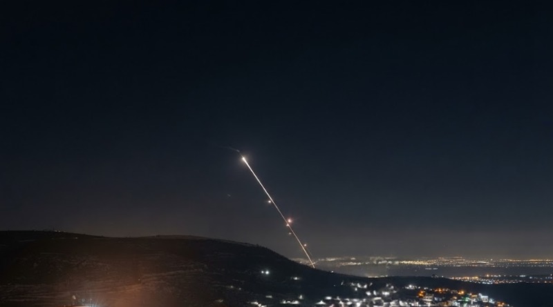 IRÁN GOLPEA DESTRUCTORES Y BASE ESTADOUNIDENSE