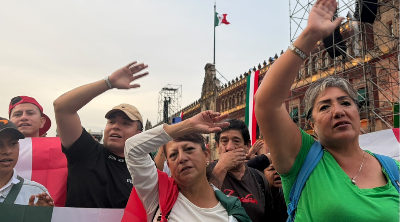 QUITAN VALLAS PARA LLENAR EL ZÓCALO