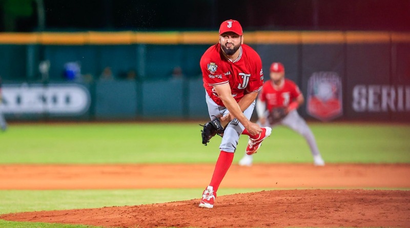 TOROS VENCE A OLMECAS Y OBTIENE VENTAJA