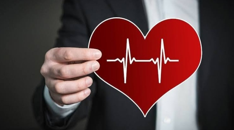 VIENE DE ITALIA LUCIENDO SU CORAZÓN NUEVO