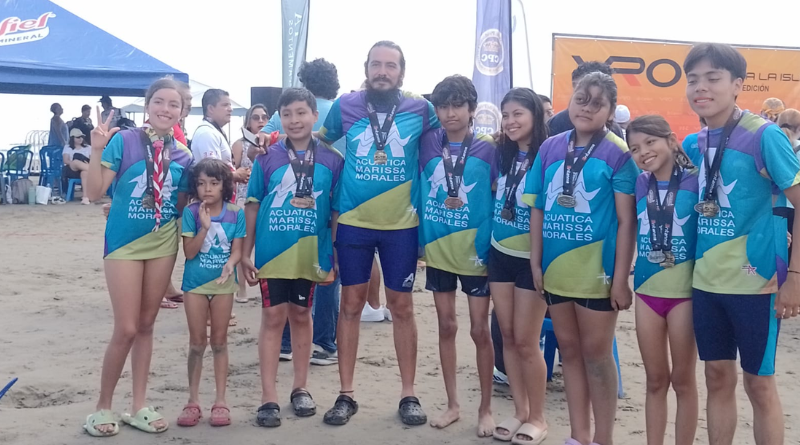 TRIUNFAN COATEPECANOS EN AGUAS ABIERTAS