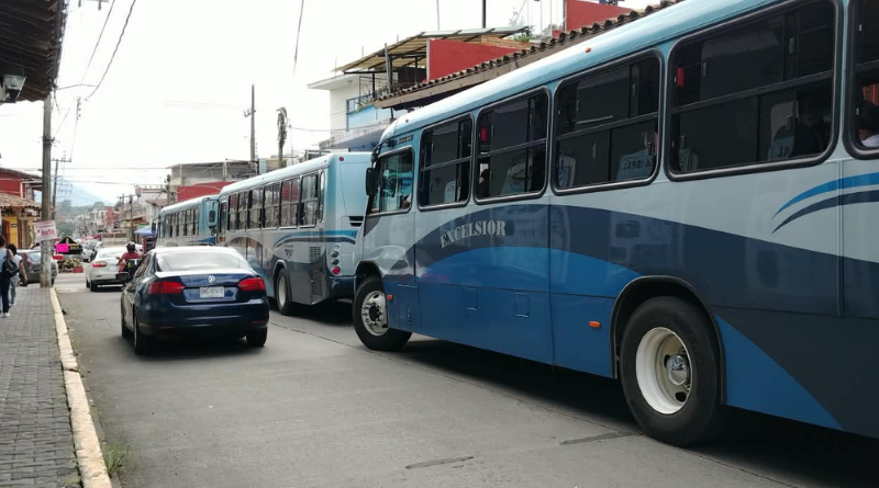 REUBICAN PARADA DE AUTOBUSES EN COATEPEC