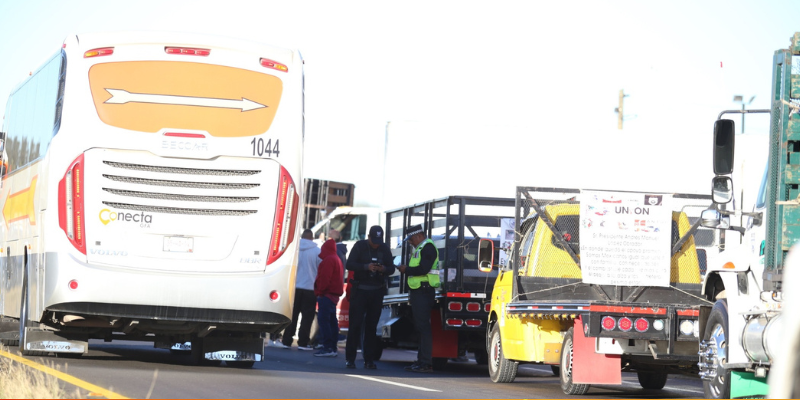 AMENAZAN TRANSPORTISTAS CON PARO INDEFINIDO EN JALISCO