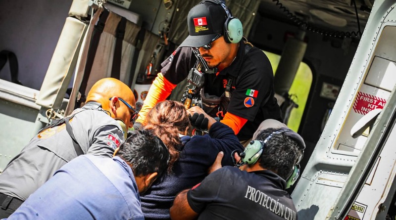 AUXILIA PROTECCIÓN CIVIL A VECINOS AFECTADOS