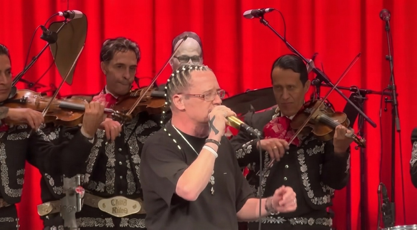 CANTA MIKE PATTON TEMAS DE JUAN GABRIEL