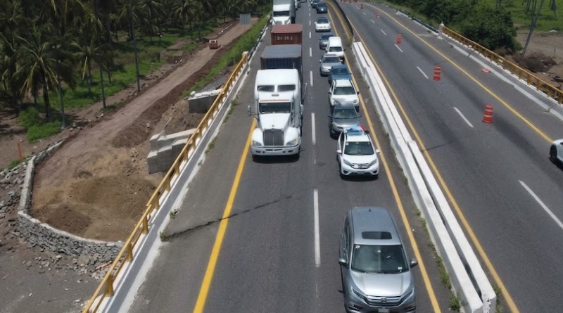 CAOS VIAL ASFIXIA ACCESOS A MANZANILLO