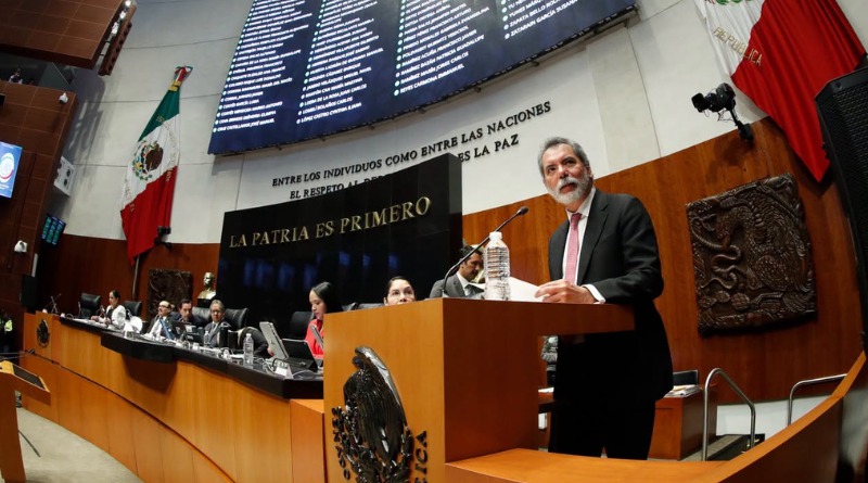CUESTIONA SENADORA A SECRETARIO POR ANDY