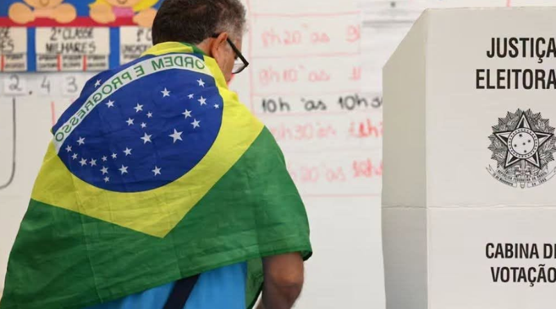 ENCABEZA FLÁVIO BOLSONARO PRIMERA VUELTA