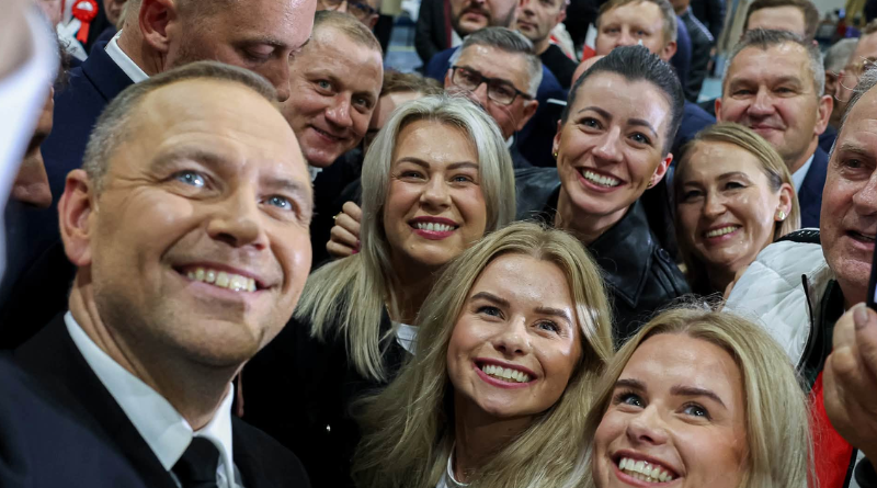 LOGRA NAWROCKI ENTRAR A LA SEDE DEL CONSTITUCIONAL