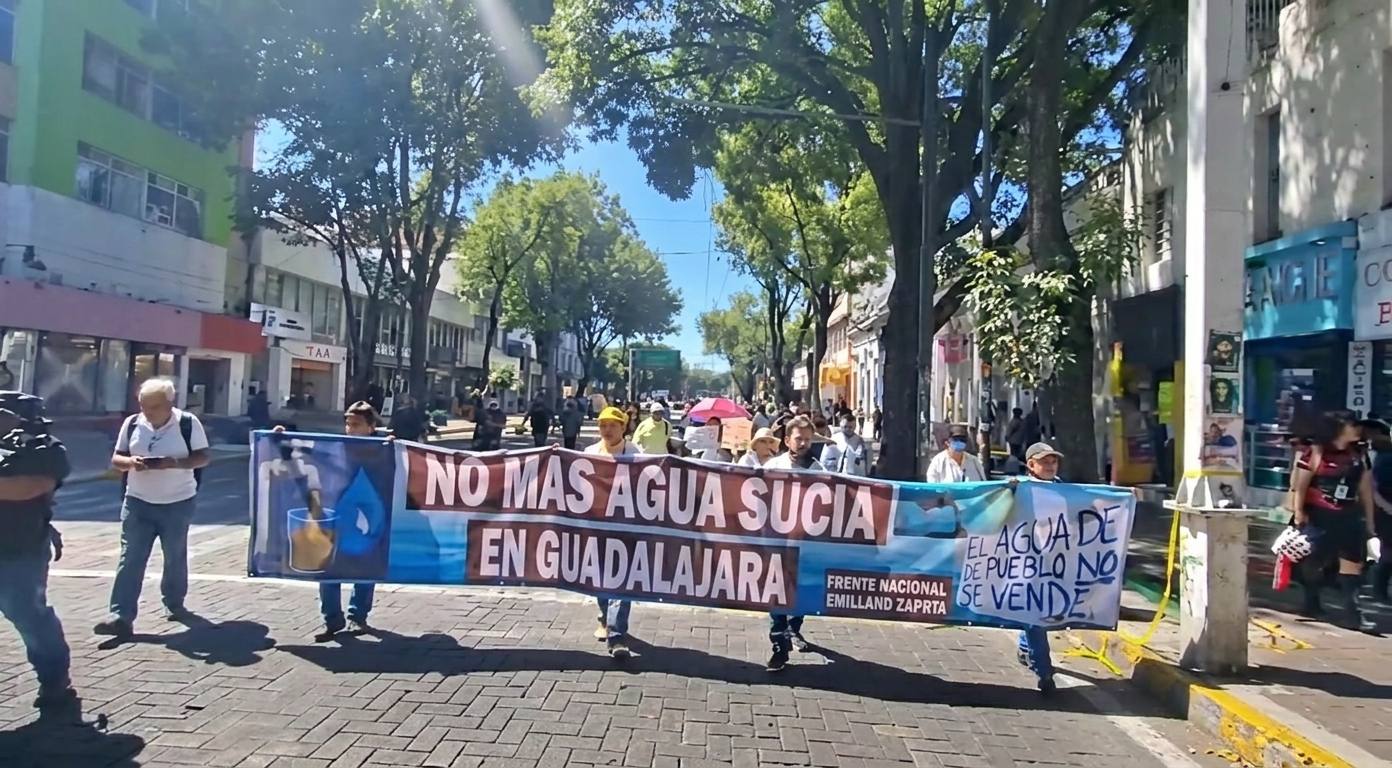 MANIFESTACIÓN POR AGUA TURBIA EN GUADALAJARA