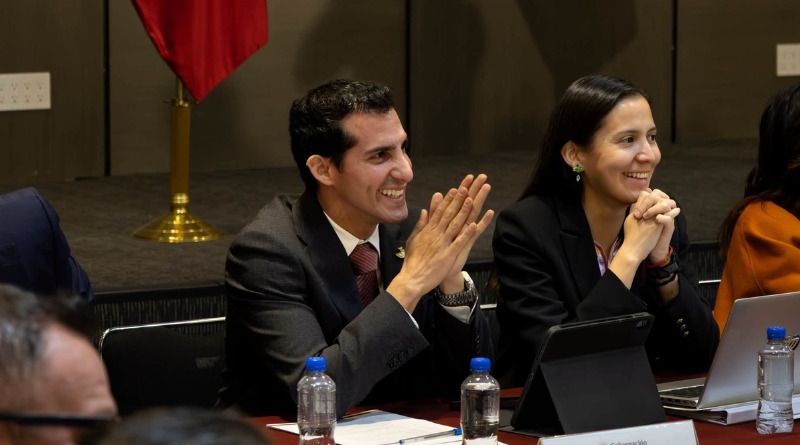 PACHECO PROMETE BECAS MENSUALES A SELECCIONADOS