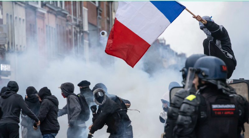 PROTESTAN EN EUROPA BAJO BLINDAJE POLICIAL